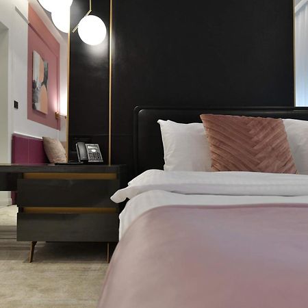 Royal Wellness And Spa Рума Екстериор снимка