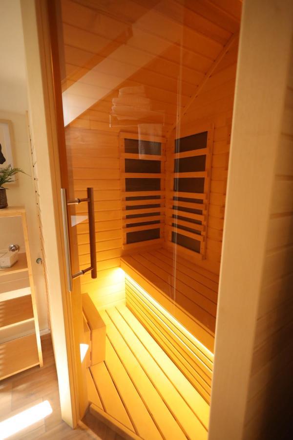 Royal Wellness And Spa Рума Екстериор снимка