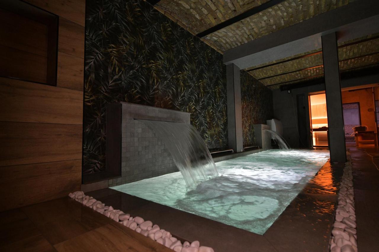 Royal Wellness And Spa Рума Екстериор снимка