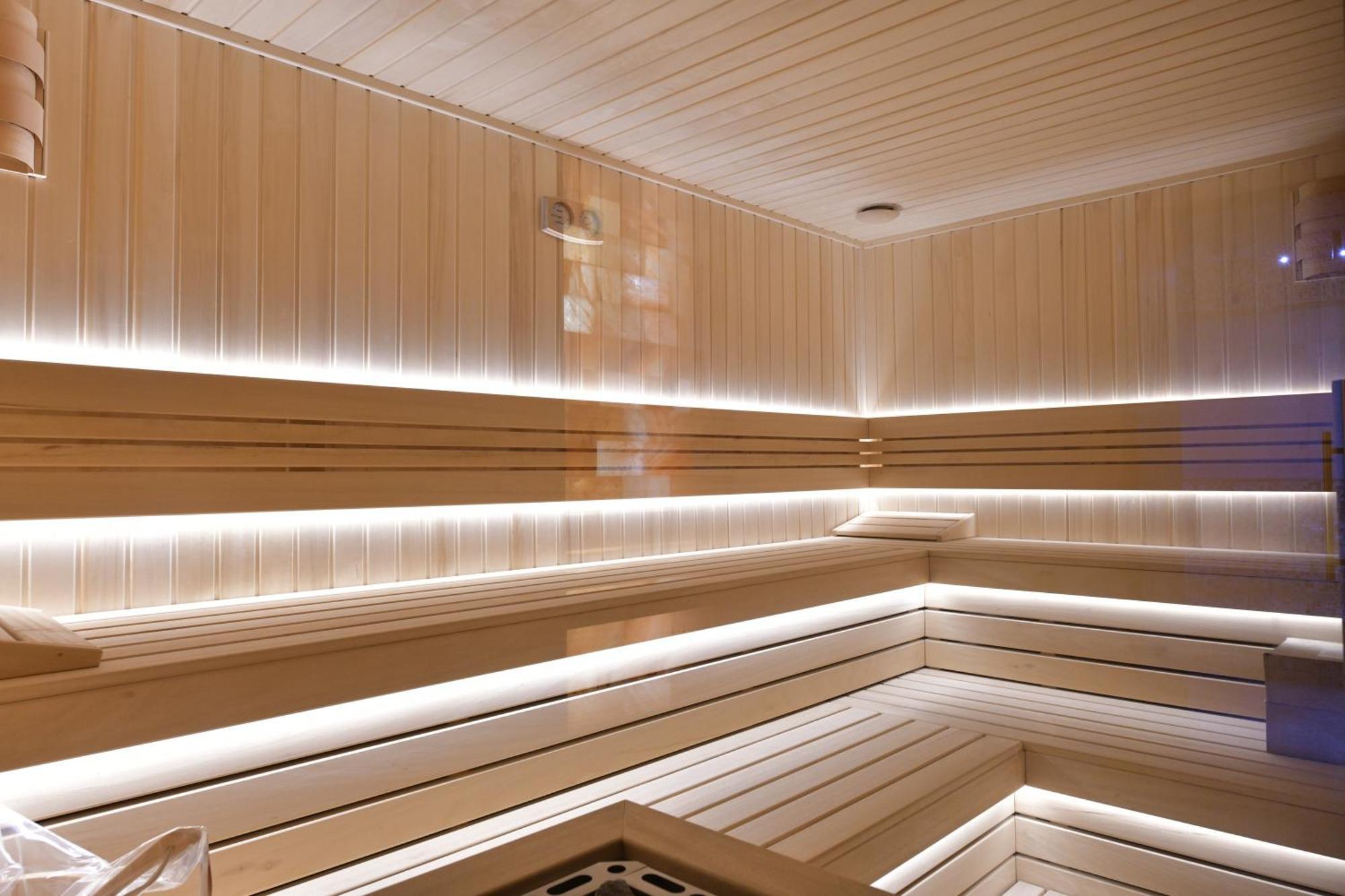 Royal Wellness And Spa Рума Екстериор снимка