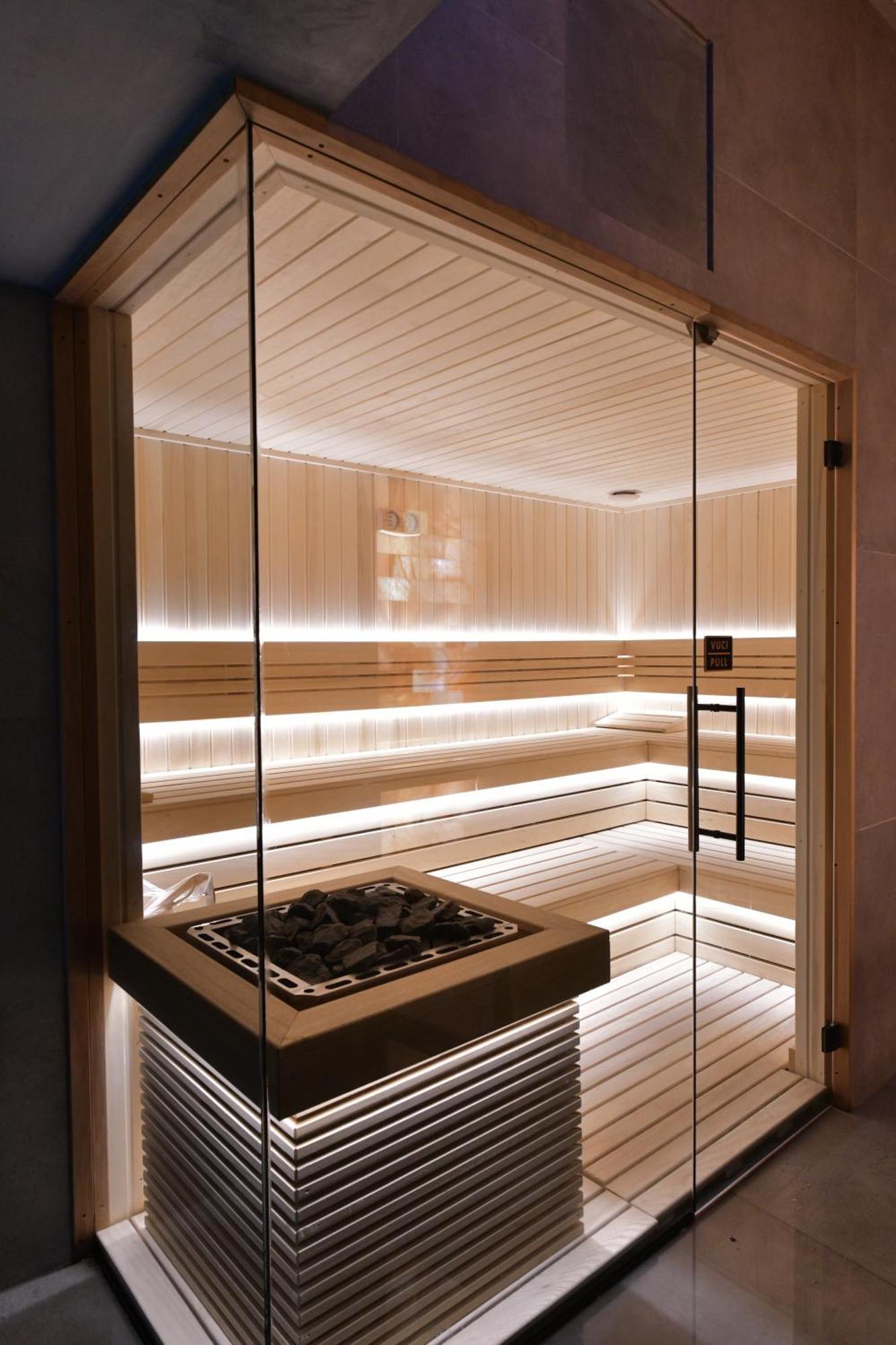 Royal Wellness And Spa Рума Екстериор снимка